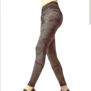 NWT high waisted camo wildcat leggings size xs